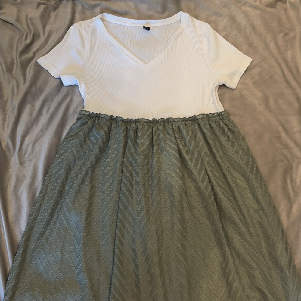 Shein Curve 1XL V-Neck White and Green Dress